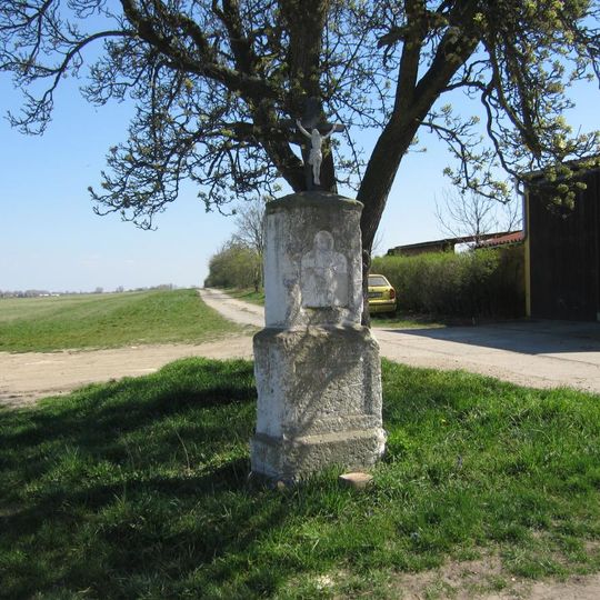 Pamětní kříž na okraji Milovic u silnice na Zbožíčko