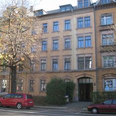 Mietshaus in geschlossener Bebauung mit Vorgarten Blankenauer Straße 16