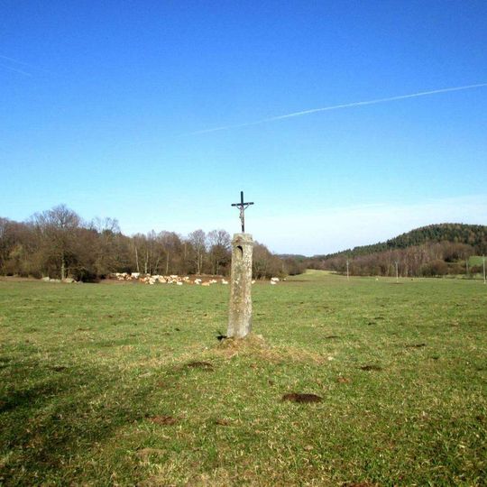 Kříž v poli severně od Buršic