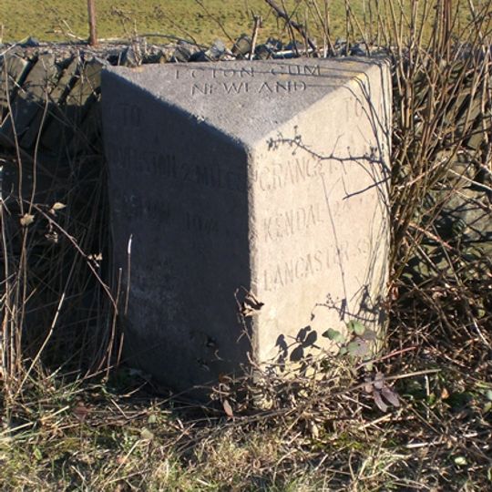 Milestone, NE of Newland Green