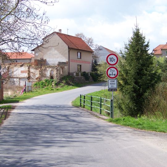 Bridge of Tuklatská street over the Tuklatský potok in Tlustovousy