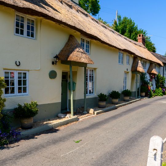 Coombe Cottage And Longview Cottage