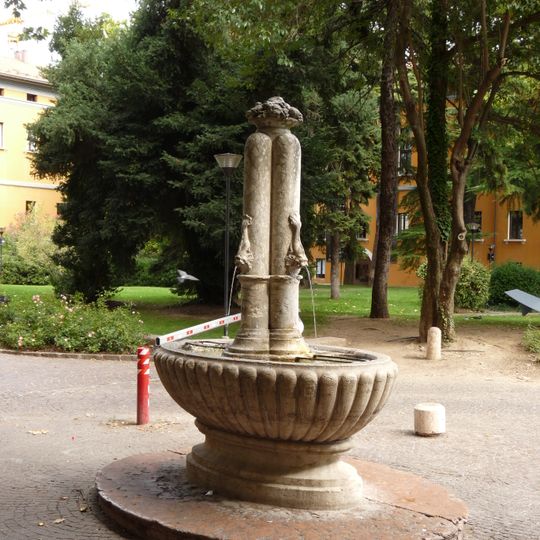 Fontana dei Delfini