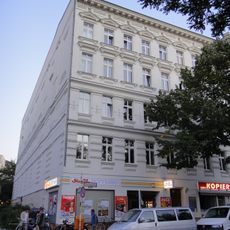 Residential building Akazienstraße 15