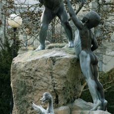 Kačacia fontána, socha