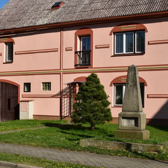 Pomník nejasného účelu v Černovicích