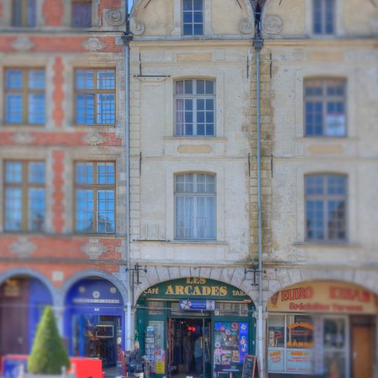 Immeuble, 30 place des Héros