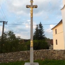 Kříž u kostela v Bohumilicích