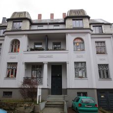 Mietshaus mit Vorgarten und Einfriedung Cäcilienstraße 11