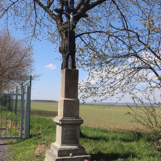 Kříž u silnice 411 u Krnčic