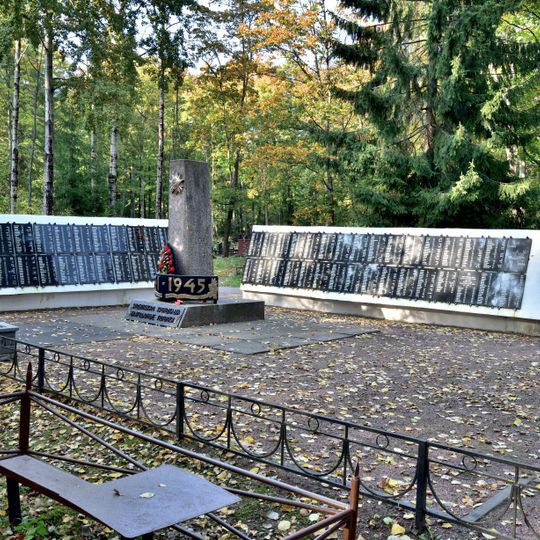 Братское воинское захоронение и могилы воинов Советской Армии, погибших в годы Великой Отечественной войны