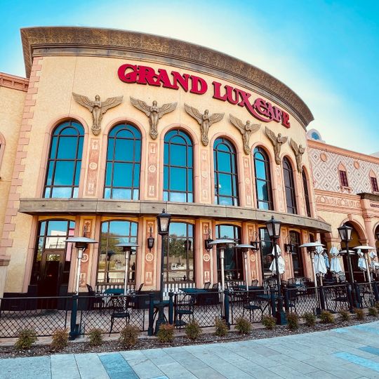 Grand Lux Cafe