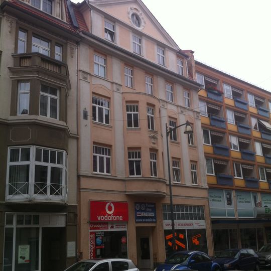 Wohn- und Geschäftshaus Karl-Marx-Straße 9
