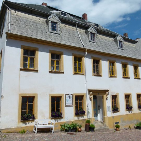 Wohnhaus in geschlossener Bebauung Schloßstraße 2