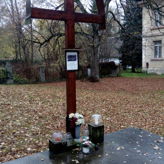 Kříž na místě zničené kaple sv. Jana Křtitele