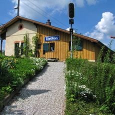 Guard house with waiting hall of the first station