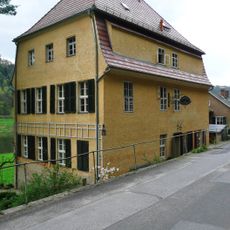 Fabrikantenwohnhaus und Nebengebäude eines ehemaligen Ziegeleianwesens Pirnaer Straße 163