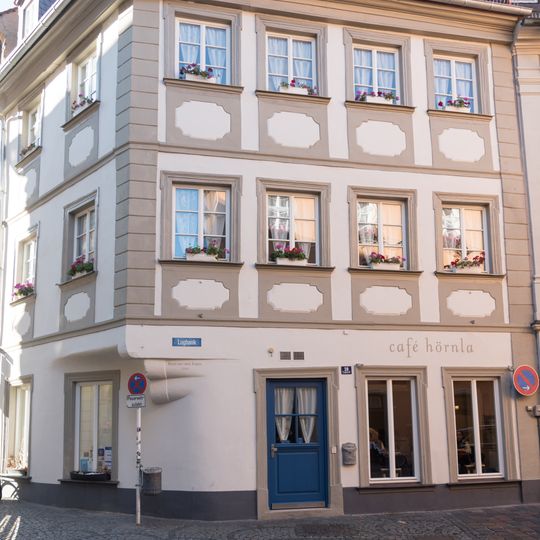 Wohn- und Geschäftshaus