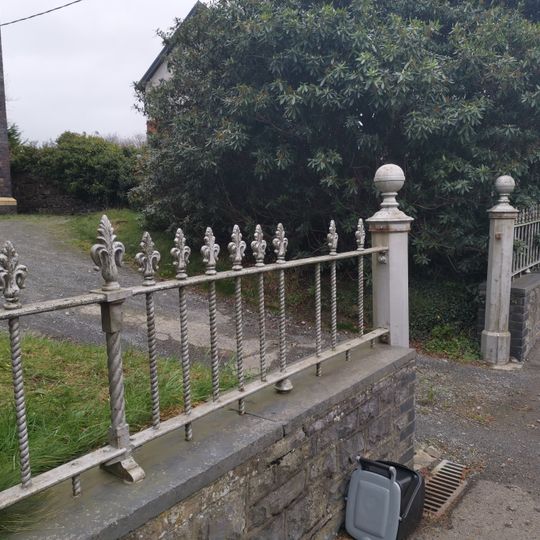 Gates and railings to Capel Blaenplwyf