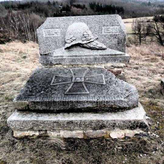 Pomník padlým z 1. světové války jihovýchodně od Lubence