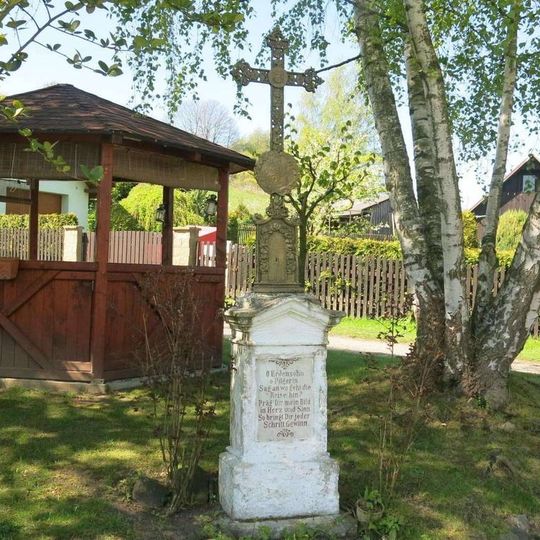 Kříž na návsi v osadě Sovolusky