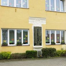 Pomník padlým u školy v Mašově u Turnova