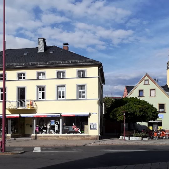 Wohn- und Geschäftshaus