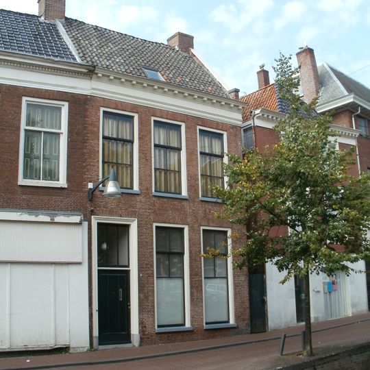 Weaze 16, Leeuwarden