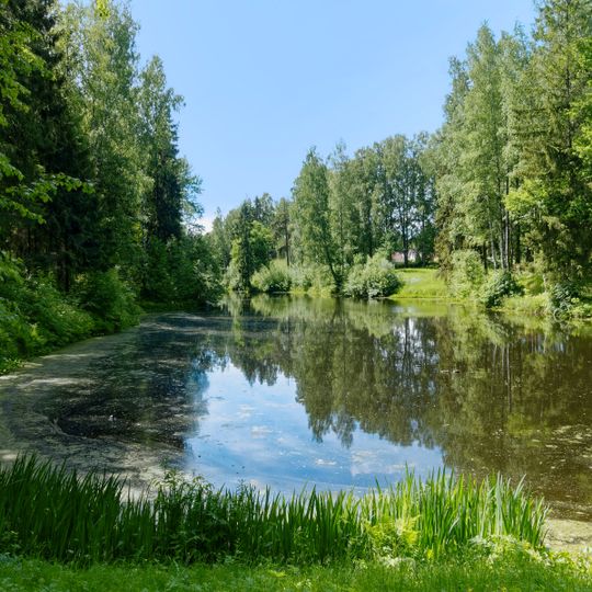 Krasnodolinny pond in Pavlovsk park