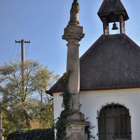 Sloup se sochou Panny Marie