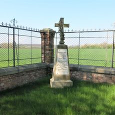 Pomník padlým 1866 z novobydžovska za nemocnicí v Novém Bydžově