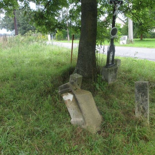 Kříž jižně od Nové Cerekve u křižovatky