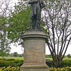Statue of Sir Robert Peel in Exhedra on South Heights