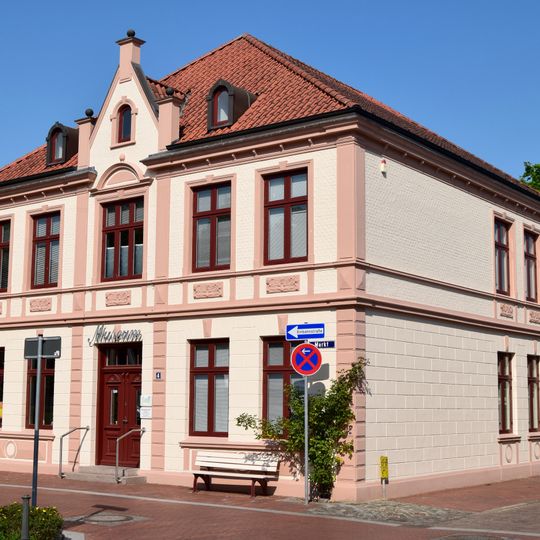 Marktplatz mit Platzrandbebauung