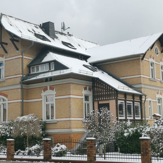 Villa Ernst-Thälmann-Straße 37