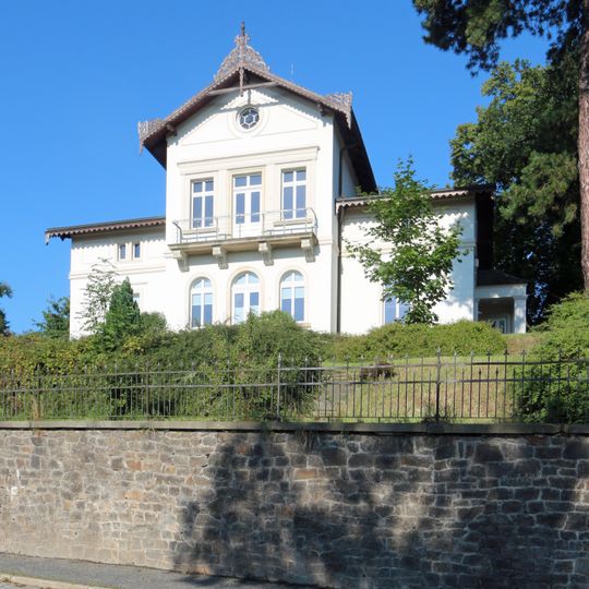 Fabrikantenvilla mit Nebengebäude und Einfriedung Güterbahnhofstraße 3