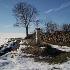 Kříž jižně od Střelic u silnice