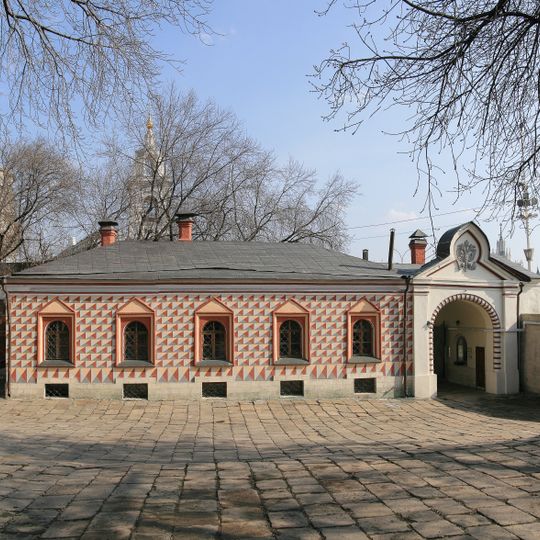 Корпус служб Знаменского монастыря