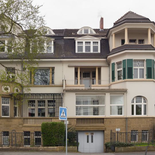 Kurt-Schumacher-Straße 2/Heussallee 40