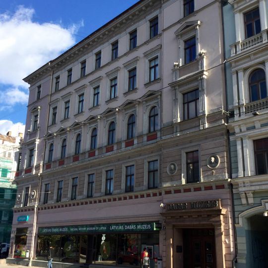 Dzīvojamā ēka, vēlāk adminstratīvā ēka