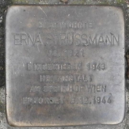 Stolperstein en memoria de Erna Strüßmann