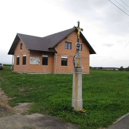 Kříž jižně od Luženic