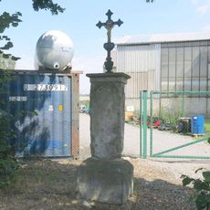 Kříž u silnice na západním okraji Vrutice