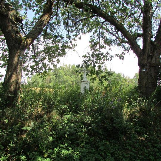 Kříž u cesty z Mezné do Houserovky