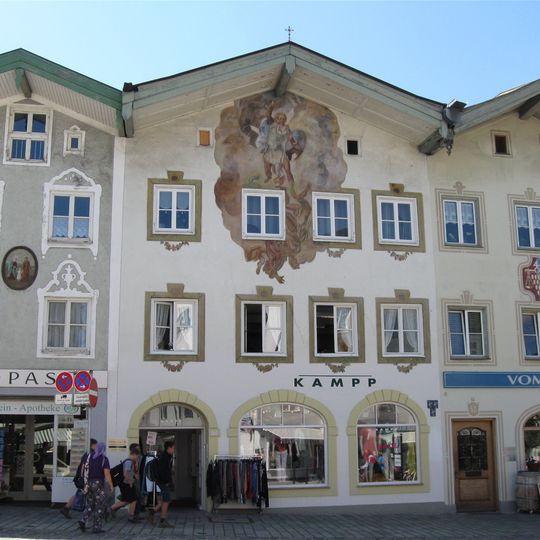 Wohn- und Geschäftshaus