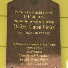 Pamětní desky Antona Gnirse a Antona Thuma na hotelu Císař Ferdinand v Lokti