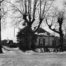 Boerderij onder afgewolfd dak