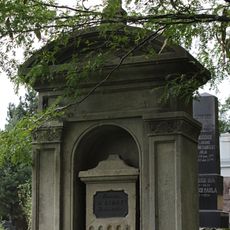 Cintorín ev. a. v. , hrob s náhrobníkom