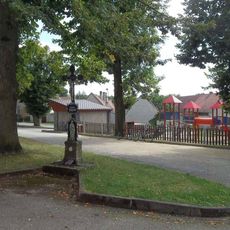 Kříž v Budislavi na návsi