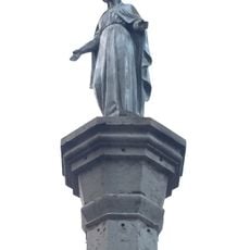 Statue de la Vierge de l'église de Beynost